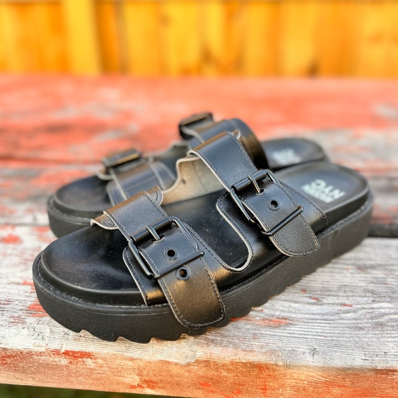 STEVE MADDEN NYC Lug Sole Two Band Sandals - Picture 3 of 10